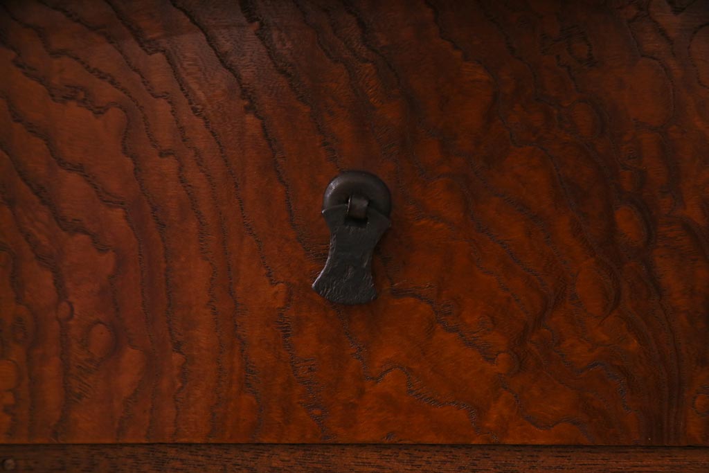 アンティーク家具　上手物!　前面ケヤキ玉杢材　黒柿材　漆塗り　三方ケヤキの高級重ね箪笥(和タンス、引き出し)