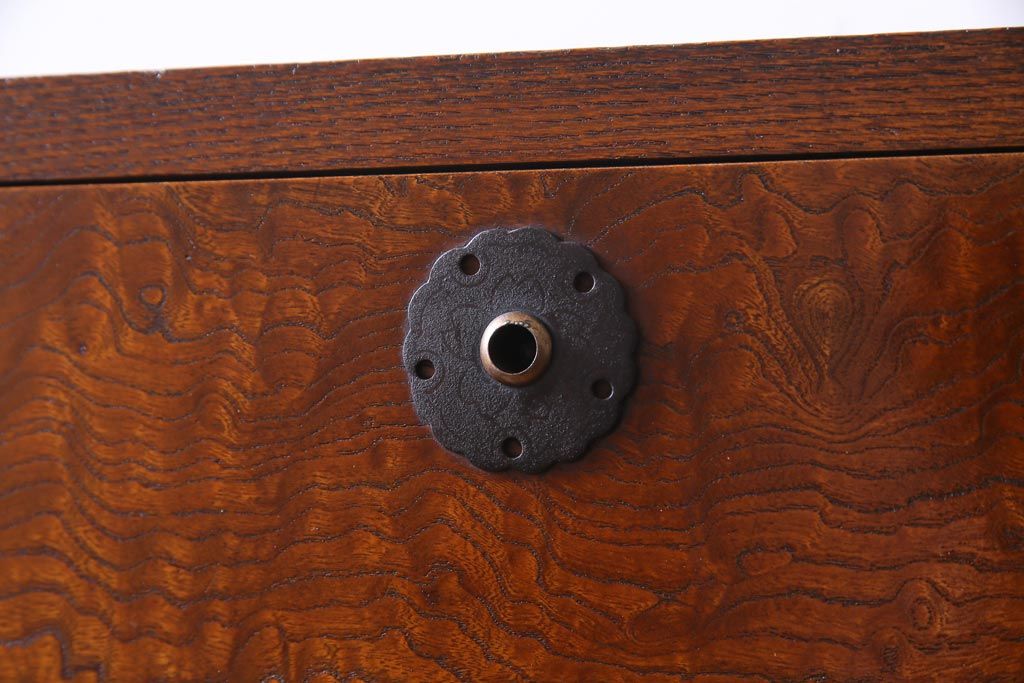 アンティーク家具　上手物!　前面ケヤキ玉杢材　黒柿材　漆塗り　三方ケヤキの高級重ね箪笥(和タンス、引き出し)