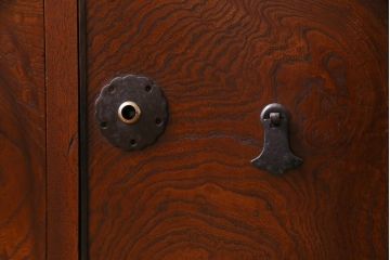 アンティーク家具　上手物!　前面ケヤキ玉杢材　黒柿材　漆塗り　三方ケヤキの高級重ね箪笥(和タンス、引き出し)