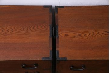 アンティーク家具　上手物!　前面ケヤキ玉杢材　黒柿材　漆塗り　三方ケヤキの高級重ね箪笥(和タンス、引き出し)