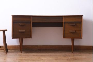 ヴィンテージ家具　イギリスビンテージ　Uniflex Furniture　ウォールナット　木のぬくもり感じる北欧スタイルの両袖デスク(机、在宅ワーク、在宅用作業台、サイドボード)