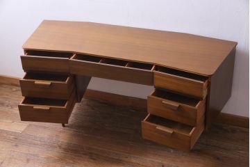ヴィンテージ家具　イギリスビンテージ　Uniflex Furniture　ウォールナット　木のぬくもり感じる北欧スタイルの両袖デスク(机、在宅ワーク、在宅用作業台、サイドボード)