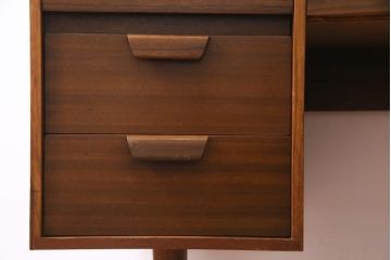 ヴィンテージ家具　イギリスビンテージ　Uniflex Furniture　ウォールナット　木のぬくもり感じる北欧スタイルの両袖デスク(机、在宅ワーク、在宅用作業台、サイドボード)