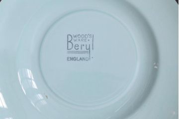 イギリスビンテージ　Woods ware(ウッズウエア)　Beryl(ベロル)　レトロなトリオ2客セット(カップ&ソーサー、プレート)(1)