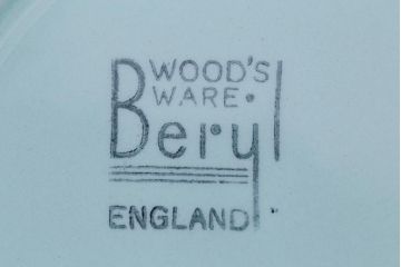 イギリスビンテージ　Woods ware(ウッズウエア)　Beryl(ベロル)　レトロなトリオ2客セット(カップ&ソーサー、プレート)(1)