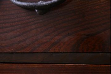 アンティーク家具　和製アンティーク　前面ケヤキ材　鳥モチーフの金具が可愛らしい重ね二本松箪笥(引き出し、衣装箪笥)