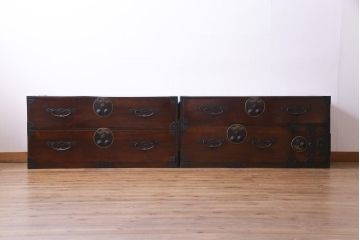 アンティーク家具　和製アンティーク　前面ケヤキ材　鳥モチーフの金具が可愛らしい重ね二本松箪笥(引き出し、衣装箪笥)