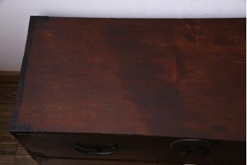 アンティーク家具　和製アンティーク　前面ケヤキ材　鳥モチーフの金具が可愛らしい重ね二本松箪笥(引き出し、衣装箪笥)