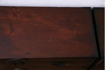 アンティーク家具　和製アンティーク　前面ケヤキ材　鳥モチーフの金具が可愛らしい重ね二本松箪笥(引き出し、衣装箪笥)