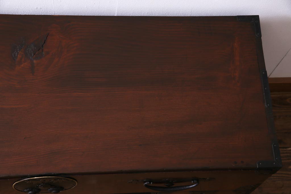 アンティーク家具　和製アンティーク　前面ケヤキ材　鳥モチーフの金具が可愛らしい重ね二本松箪笥(引き出し、衣装箪笥)