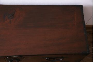 アンティーク家具　和製アンティーク　前面ケヤキ材　鳥モチーフの金具が可愛らしい重ね二本松箪笥(引き出し、衣装箪笥)