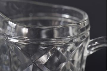 アンティーク雑貨　イギリスビンテージ　繊細な雰囲気を醸し出すガラスピッチャー2個セット(ジャグ)