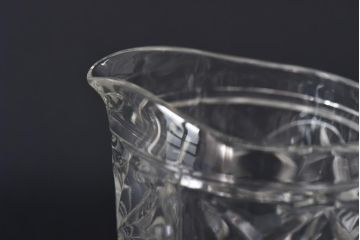 アンティーク雑貨　イギリスビンテージ　繊細な雰囲気を醸し出すガラスピッチャー2個セット(ジャグ)