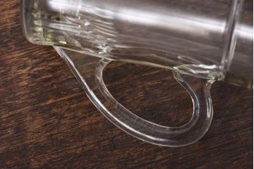 アンティーク雑貨　イギリスビンテージ　繊細なカットが目を引くガラスピッチャー(ジャグ、水差し)