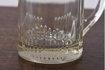 アンティーク雑貨　イギリスビンテージ　繊細なカットが目を引くガラスピッチャー(ジャグ、水差し)