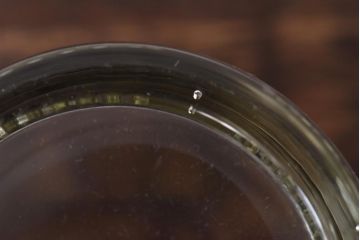 アンティーク雑貨　イギリスビンテージ　繊細なカットが目を引くガラスピッチャー(ジャグ、水差し)