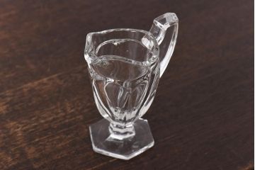 アンティーク雑貨　イギリスビンテージ　上品な雰囲気が漂うガラスピッチャー(ジャグ)