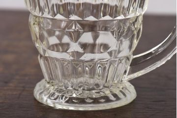 アンティーク雑貨　イギリスビンテージ　波打つようなデザインのガラスピッチャー(ジャグ)