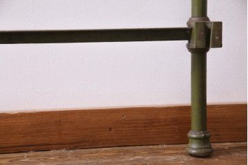 ビンテージ家具　イギリスビンテージ　無骨な風合いが格好の良いアイアンベッドフレーム