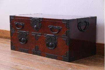 中古　仙台箪笥　熊野洞　ケヤキ材　玉杢　繊細かつ迫力溢れる金具が魅力の整理箪笥(ローボード)