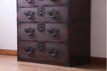 アンティーク家具　明治大正期　前面桐材　巾着金具付き　繊細な職人技が光る貫録のある松本箪笥(衣装箪笥、桐箪笥、桐たんす)