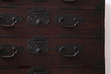 アンティーク家具　明治大正期　前面桐材　巾着金具付き　繊細な職人技が光る貫録のある松本箪笥(衣装箪笥、桐箪笥、桐たんす)