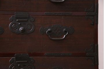 アンティーク家具　明治大正期　前面桐材　巾着金具付き　繊細な職人技が光る貫録のある松本箪笥(衣装箪笥、桐箪笥、桐たんす)