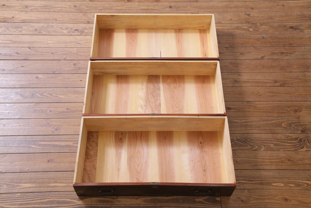 アンティーク家具　昭和初期　漆塗り　ケヤキ材　上品な和の空間を演出するリメイク箪笥ローボード(リビングボード、衣装箪笥)