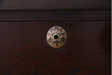 アンティーク家具　昭和初期　漆塗り　ケヤキ材　上品な和の空間を演出するリメイク箪笥ローボード(リビングボード、衣装箪笥)