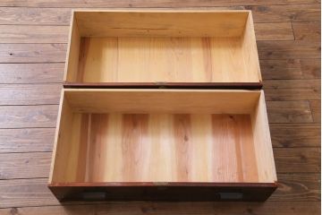 アンティーク家具　昭和初期　漆塗り　ケヤキ材　気品溢れる鉄脚リメイクの箪笥ローボード(リビングボード、衣装箪笥)