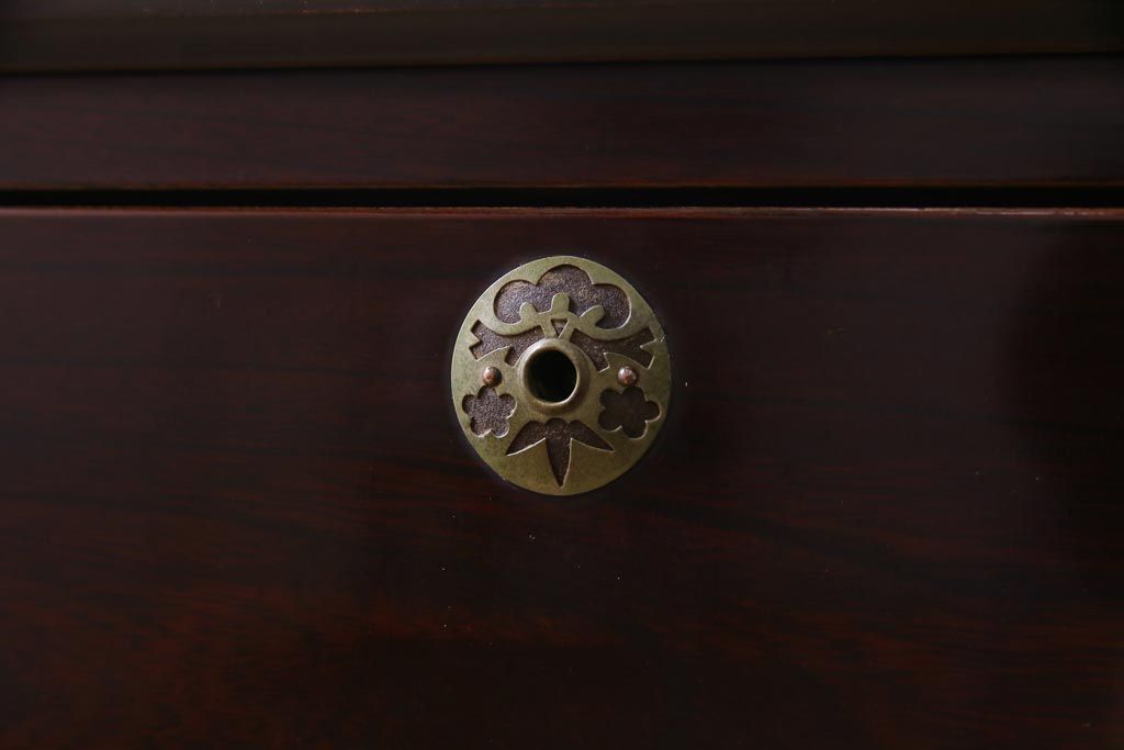 アンティーク家具　昭和初期　漆塗り　ケヤキ材　気品溢れる鉄脚リメイクの箪笥ローボード(リビングボード、衣装箪笥)