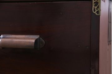 アンティーク家具　昭和初期　漆塗り　ケヤキ材　気品溢れる鉄脚リメイクの箪笥ローボード(リビングボード、衣装箪笥)