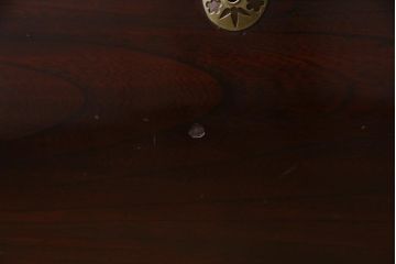 アンティーク家具　昭和初期　漆塗り　ケヤキ材　気品溢れる鉄脚リメイクの箪笥ローボード(リビングボード、衣装箪笥)