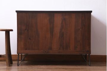 アンティーク家具　昭和初期　漆塗り　ケヤキ材　気品溢れる鉄脚リメイクの箪笥ローボード(リビングボード、衣装箪笥)