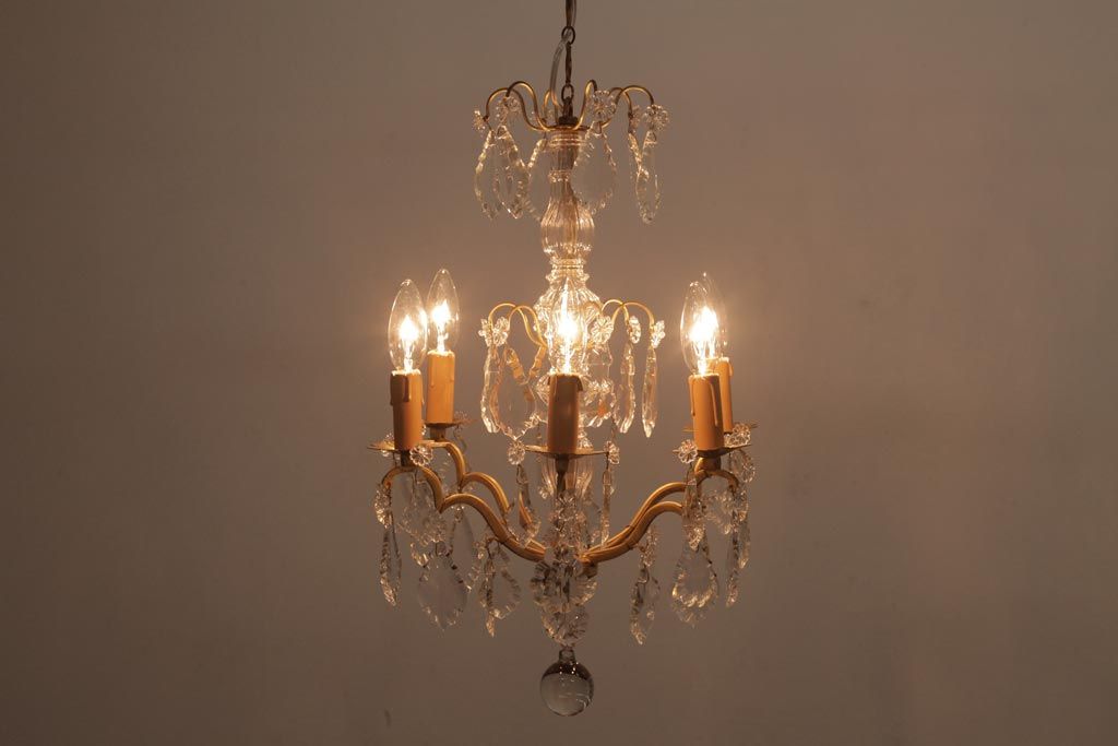フランスアンティーク　クリスタルガラスがまばゆく煌めくシャンデリア(6灯、天井照明、吊り下げ照明)