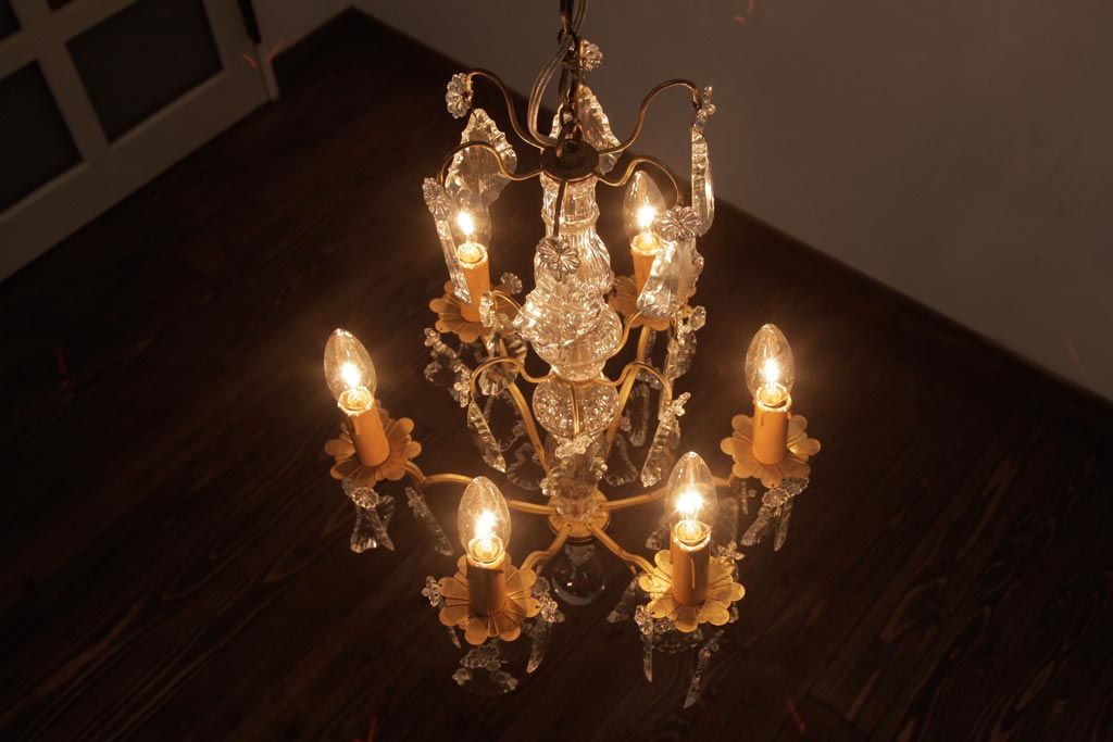 フランスアンティーク　クリスタルガラスがまばゆく煌めくシャンデリア(6灯、天井照明、吊り下げ照明)
