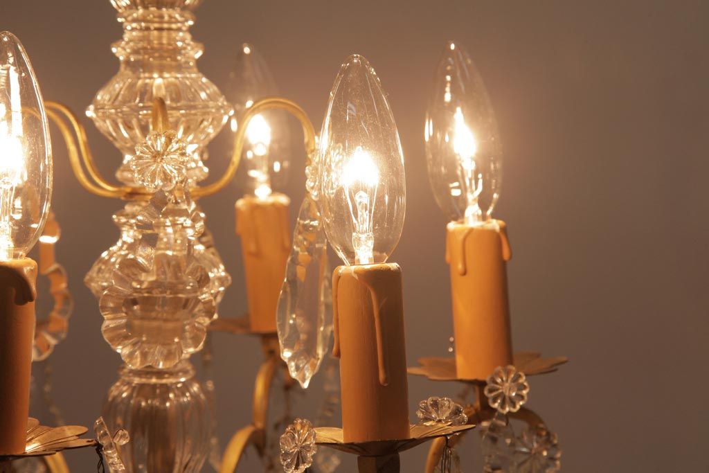 フランスアンティーク　クリスタルガラスがまばゆく煌めくシャンデリア(6灯、天井照明、吊り下げ照明)