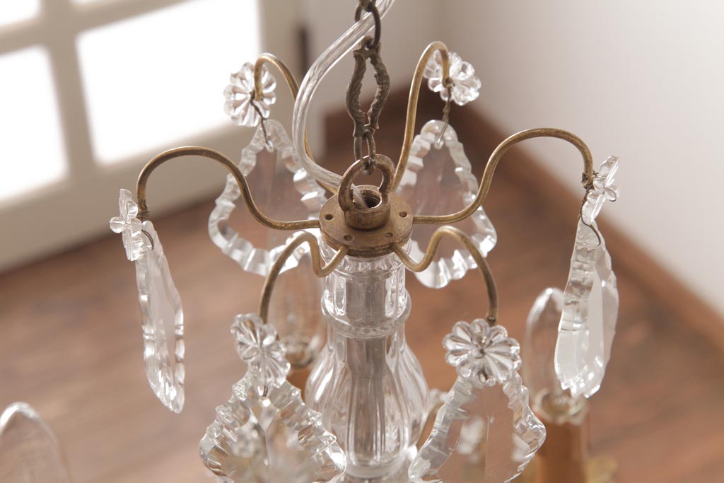 フランスアンティーク　クリスタルガラスがまばゆく煌めくシャンデリア(6灯、天井照明、吊り下げ照明)