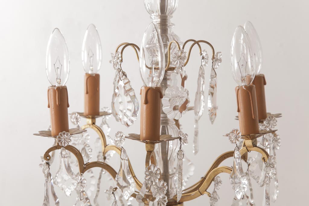 フランスアンティーク　クリスタルガラスがまばゆく煌めくシャンデリア(6灯、天井照明、吊り下げ照明)