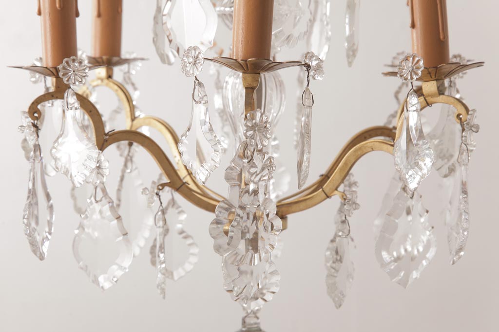 フランスアンティーク　クリスタルガラスがまばゆく煌めくシャンデリア(6灯、天井照明、吊り下げ照明)