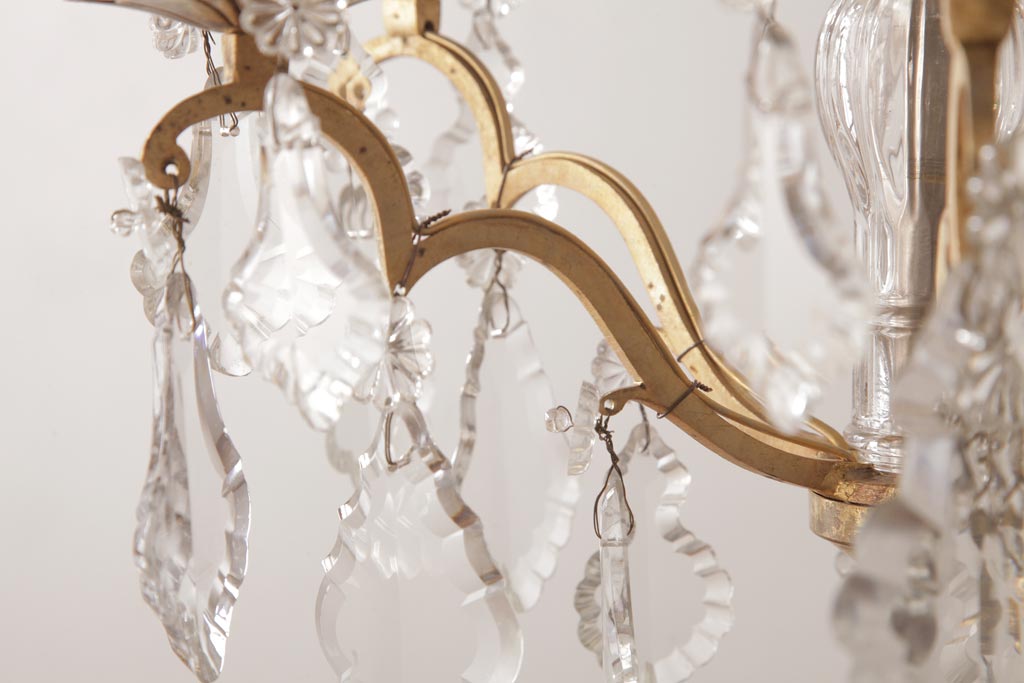 フランスアンティーク　クリスタルガラスがまばゆく煌めくシャンデリア(6灯、天井照明、吊り下げ照明)