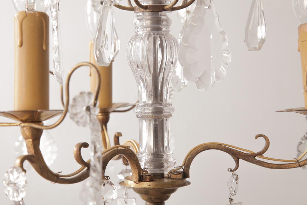 フランスアンティーク　キラキラとした輝きが美しいガラスドロップシャンデリア(3灯、天井照明、吊り下げ照明)