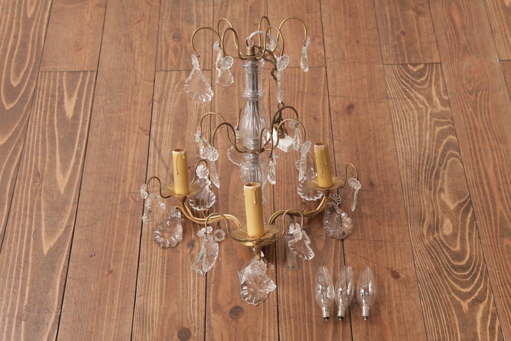 フランスアンティーク　キラキラとした輝きが美しいガラスドロップシャンデリア(3灯、天井照明、吊り下げ照明)