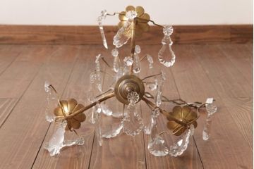 フランスアンティーク　キラキラとした輝きが美しいガラスドロップシャンデリア(3灯、天井照明、吊り下げ照明)