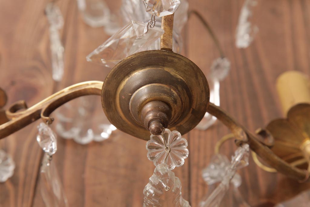 フランスアンティーク　キラキラとした輝きが美しいガラスドロップシャンデリア(3灯、天井照明、吊り下げ照明)