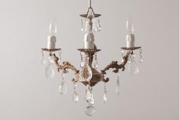 フランスビンテージ　透かし意匠が美しい!きめ細かい装飾のシャンデリア(3灯、天井照明、吊り下げ照明)