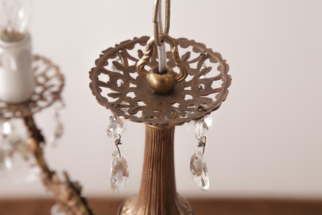フランスビンテージ　透かし意匠が美しい!きめ細かい装飾のシャンデリア(3灯、天井照明、吊り下げ照明)