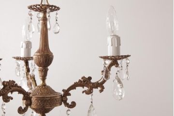 フランスビンテージ　透かし意匠が美しい!きめ細かい装飾のシャンデリア(3灯、天井照明、吊り下げ照明)