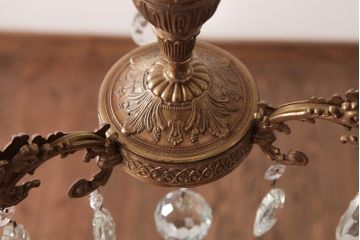 フランスビンテージ　透かし意匠が美しい!きめ細かい装飾のシャンデリア(3灯、天井照明、吊り下げ照明)