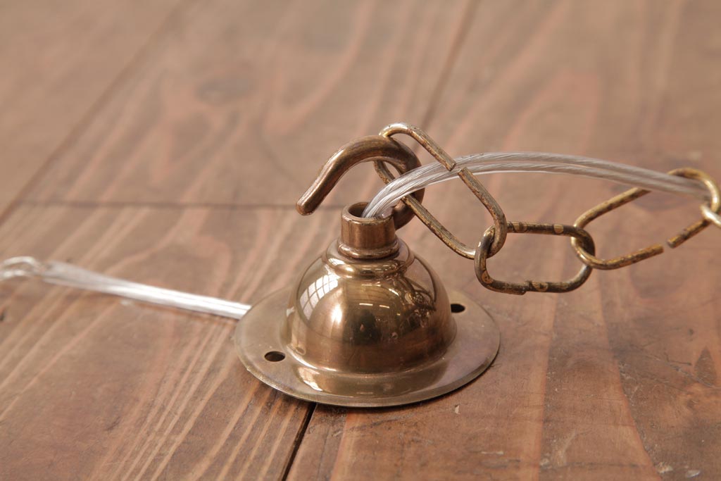 フランスビンテージ　透かし意匠が美しい!きめ細かい装飾のシャンデリア(3灯、天井照明、吊り下げ照明)